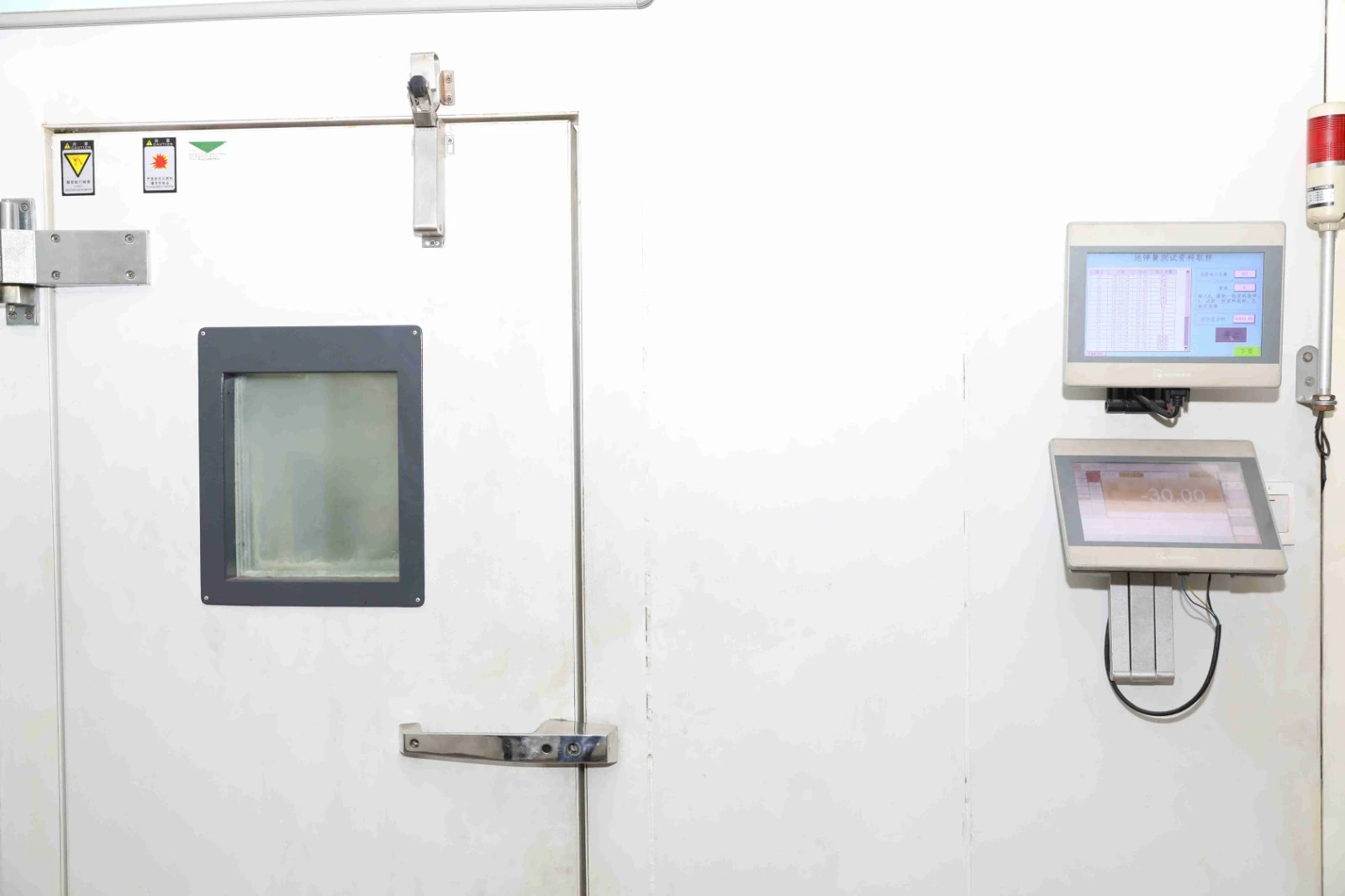 Lab equipment (1).jpg Lab equipment (1).jpg