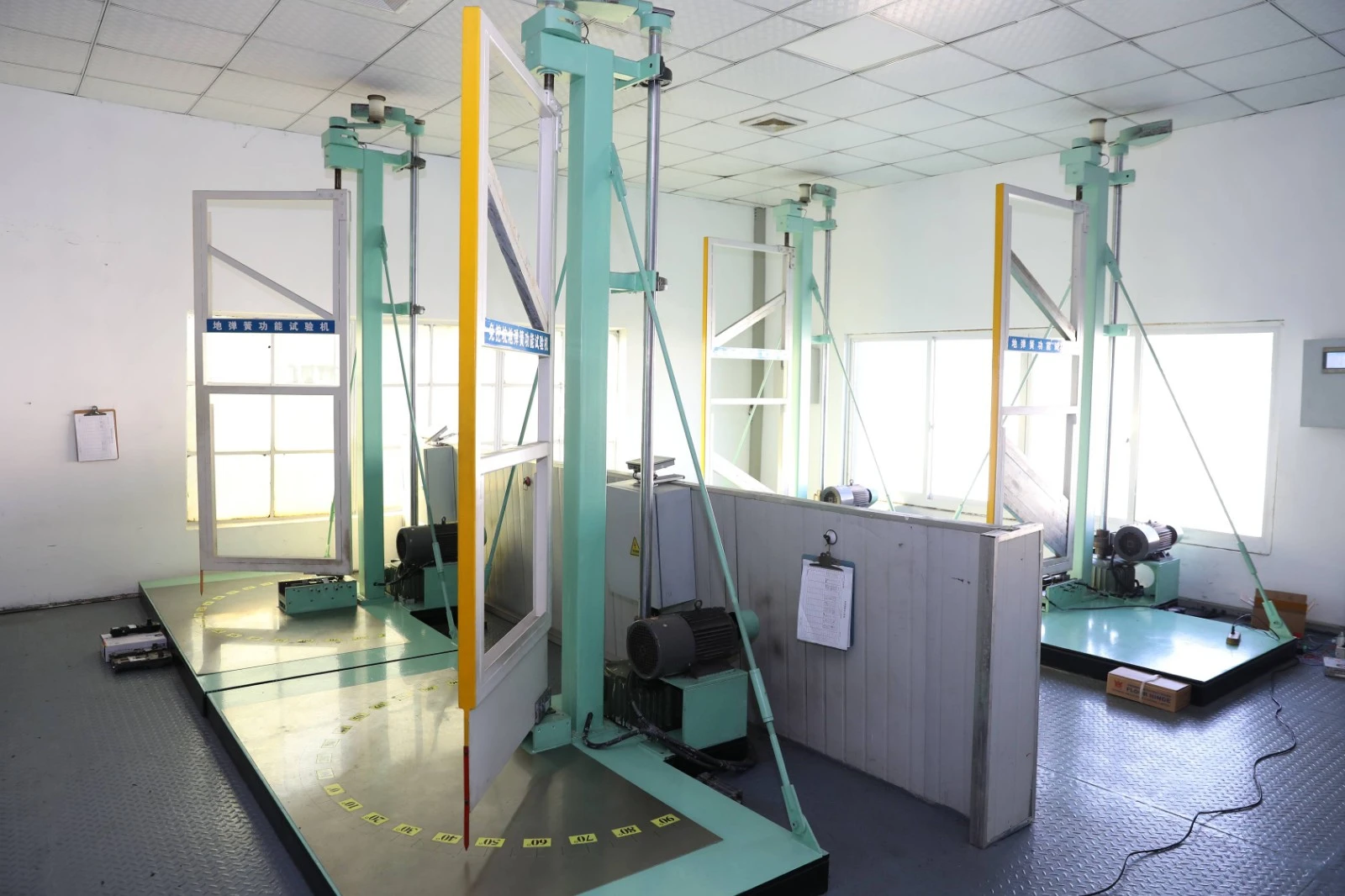 Lab equipment (3).jpg Lab equipment (3).jpg